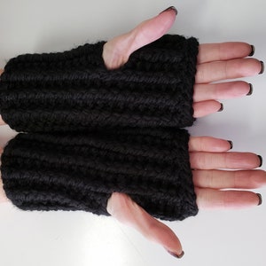 Womens Chunky Black Winter Fingerless Gloves, Womens Winter Gloves, Womens Boho Fingerless Gloves for Winter, Wrist Warmers image 4