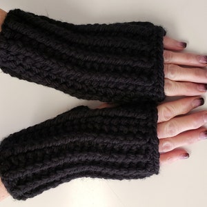 Womens Chunky Black Winter Fingerless Gloves, Womens Winter Gloves, Womens Boho Fingerless Gloves for Winter, Wrist Warmers image 8
