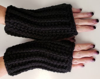 Womens Chunky Black Winter Fingerless Gloves, Womens Winter Gloves, Womens Boho Fingerless Gloves for Winter, Wrist Warmers