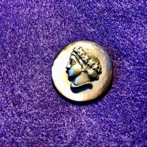 Antique Victorian Shell Button: Bas Relief Woman Profile (15/16 inch)