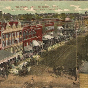 Cartão postal antigo de Guthrie, Oklahoma, vista da rua da capital territorial, mostra loja de ferragens de Houston, vintage, sem uso, parte traseira dividida antiga