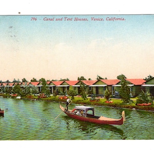Antieke ansichtkaart in Venice, Californië met gondels, canvas tenthuizen aan het kanaal, 1913