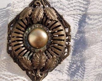 Ancienne Broche Ajourée Avec Perle De Verre - Bijou Vintage, Bon état
