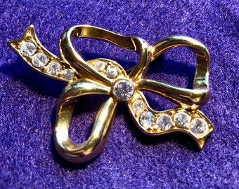Vintage Rhinestone Ribbon Brooch: Gold Tone Bow Pin