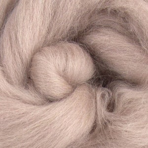 Dyed Corriedale Natural Spinning Fiber Wool Top Roving / 1oz - Mink