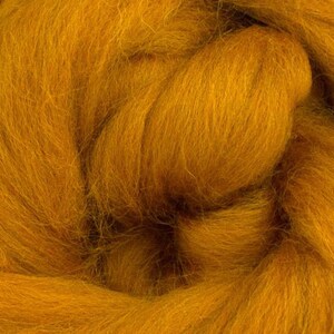 Dyed Corriedale Natural Spinning Fiber Wool Top Roving / 1oz - Amber