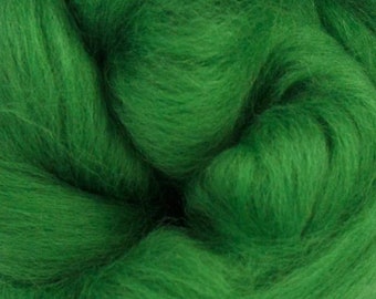 Dyed Corriedale Natural Spinning Fiber Wool Top Roving / 1oz - Grass