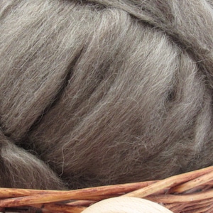 Dark Grey Icelandic Wool Top Roving - Undyed Natural Spinning & Felting Fiber / 1oz