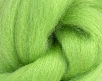 Dyed Corriedale Natural Spinning Fiber Wool Top Roving / 1oz - Leaf