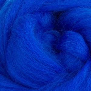 Dyed Corriedale Natural Spinning Fiber Wool Top Roving / 1oz - Royal