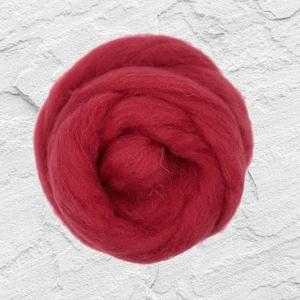Dyed Shetland Natural Spinning Fiber Wool Top Roving / 1oz - Cherry