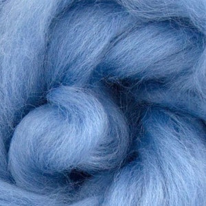 Dyed Corriedale Natural Spinning Fiber Wool Top Roving / 1oz - Dream