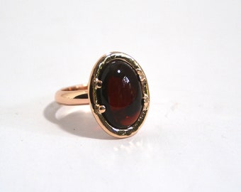 14kt Garnet Oval Cabochon Ring