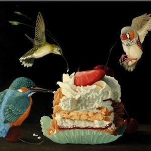 Cartão postal de festa Artista Suzan Visser Arte Ilustração Surreal Luz Arte mágica Fantasia Céu Sonhos Pastelaria Pássaros Martim-pescador Bolo Pássaro Beija-flor