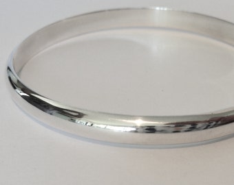 Solid silver bangle. Sterling silver bangle. Plain silver bangle. Handmade silver bangle. 925 silver bangle. Made to order.