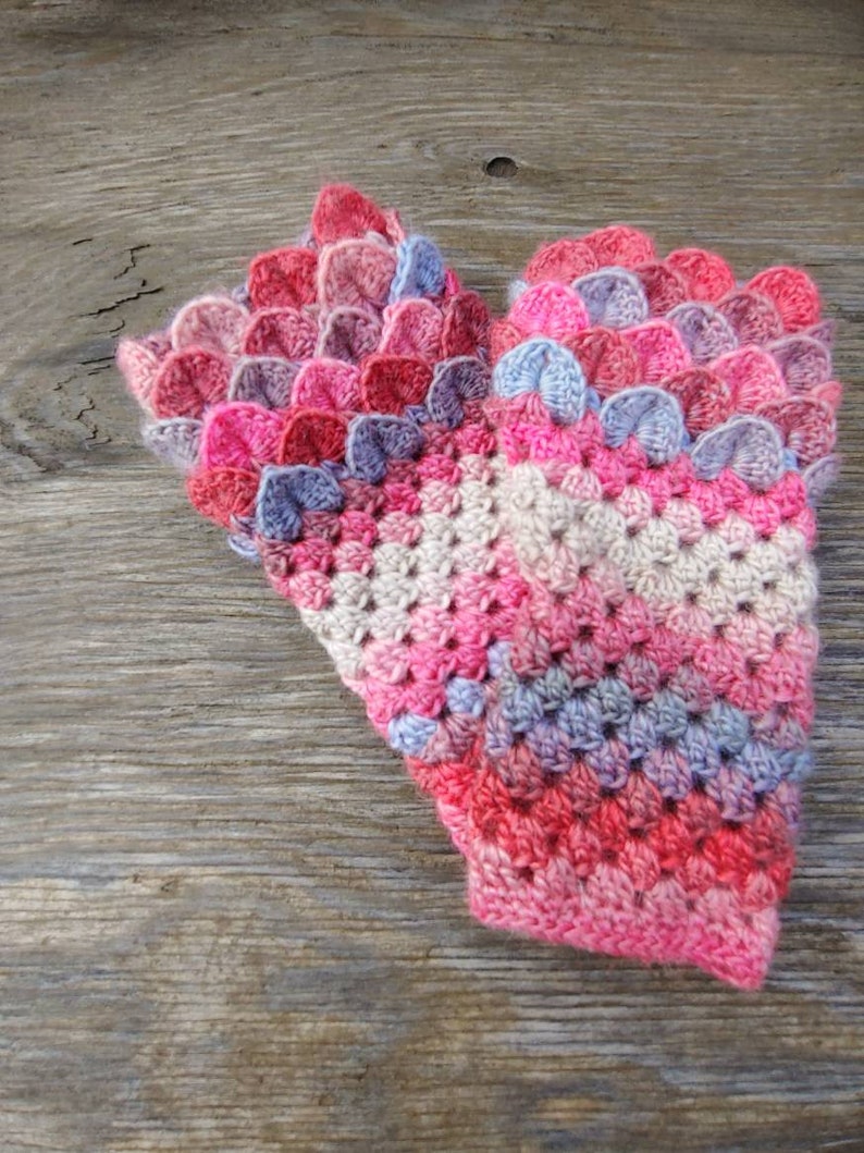 Dragon Scale Gloves, Mermaid Gloves, Arm Warmers, Cosplay Gloves, Fantasy Gloves, Crochet Gloves, Dragon Scale Gloves, Gradient image 4