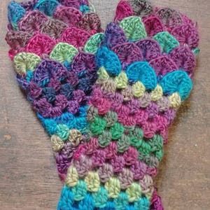 Dragon Scale Gloves, Mermaid Gloves, Arm Warmers, Cosplay Gloves, Fantasy Gloves, Crochet Gloves, Dragon Scale Gloves, Gradient image 2