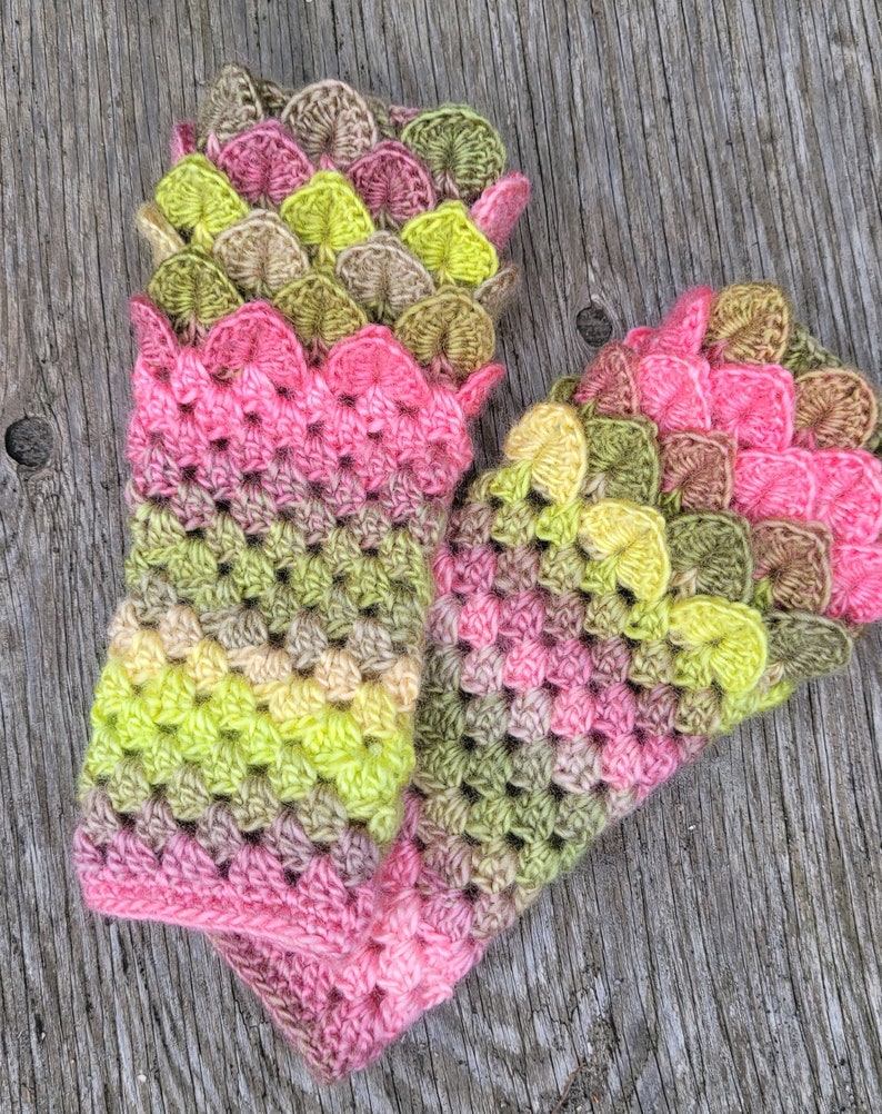 Dragon Scale Gloves, Mermaid Gloves, Arm Warmers, Cosplay Gloves, Fantasy Gloves, Crochet Gloves, Dragon Scale Gloves, Gradient image 6