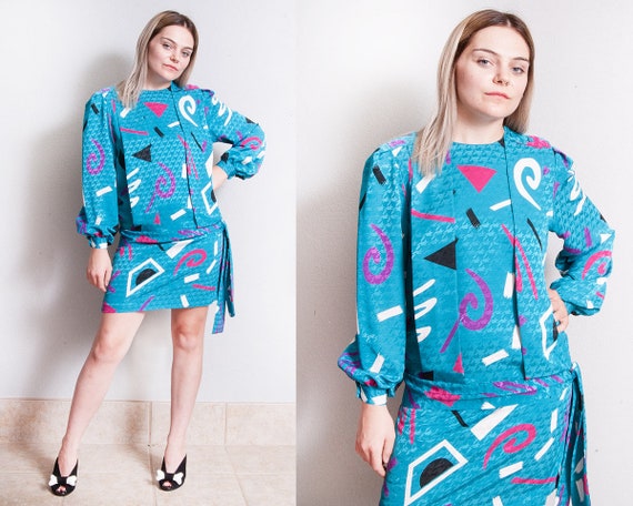 Dress Blue Half-Sleeve Knee-Length 80s Shift-Dress 1980s Teal-Blue Patterned Vintage Bibbed-Chest Pleated-Sleeve