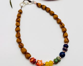 8,75" Regenbogen + Edelsteinmix = Wacholderbeeren-Samenarmband