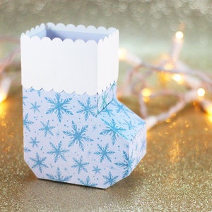 Archivo SVG: Caja de regalo de medias navideñas de papel 3D / Caja de tratamiento SVG Archivo de corte / SVG de Navidad / Descarga digital instantánea