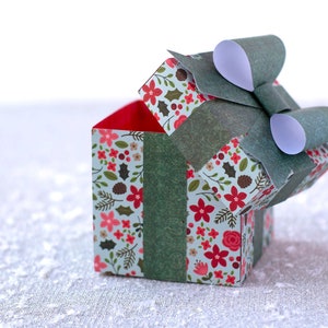 Confezione regalo tradizionale 3D con fiocco di carta e nastro - Confezione regalo / Scatola per dolcetti / Porta carte regalo File SVG per regalo di Natale, regalo di compleanno