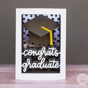 Félicitations 3D Graduate Shadowbox Card SVG Cut File (Se plie à plat) pour les diplômes d'études secondaires et collégiales, Graduation Card SVG | Téléchargement instantané