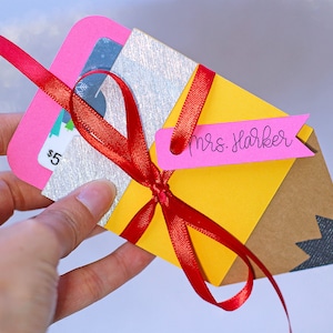 Arquivo SVG: Suporte para cartão de presente de lápis de papel SVG Presente do professor Svg, Volta às aulas Svg, Presente de agradecimento ao professor SVG | Download instantâneo
