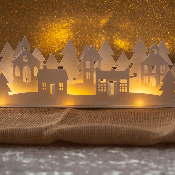 Silhouette de village de Noël en papier utilisant fairy Lights | Glitter Winter Village Scene - 3D Christmas SVG Cut File Téléchargement numérique instantané