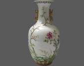 Unique Chinese Antique Da Qing QianLong Dynasty Famille-Rose Porcelain Vase With Flowers Birds