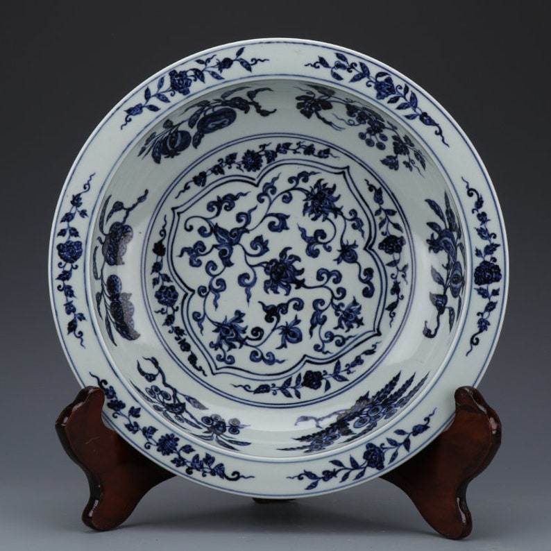 China antique Porcelain Ming wanli blue white hand painting lion plate