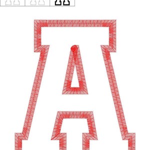 以下が含まれることがあります： 大学のブロックフォントスタイルで赤く刺繍された文字A。デザインは太い輪郭と塗りつぶされた中央部が特徴で、文字全体にステッチのパターンが見えます。上部には、文字を示す3つの小さなアイコンが表示されています。
