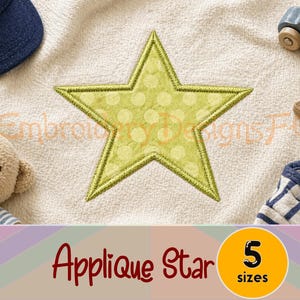 Könnte beinhalten: Ein großer, hellgrüner Stern-Applikation mit einem gepunkteten Muster, umgeben von einem dunkelgrünen Rand. Das Bild enthält einen Teddybären, eine blaue Kappe, ein Holzauto und den Text "Applique Star" mit "5 Größen".