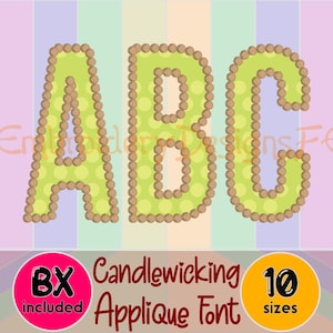 Könnte beinhalten: Die Buchstaben "ABC" in einer Schriftart mit hellgrüner Füllung und braunen, perlenartigen Umrissen. Die Buchstaben haben ein Polka-Dot-Muster. Der Text "Candlewicking Applique Font" und "10 Größen" ist enthalten.