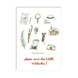 Peut inclure: Illustration à l'aquarelle d'objets d'exploration en plein air, dont une loupe, un chapeau, un panier et un appareil photo. Le texte allemand "Lass uns die Welt entdecken!" est écrit en orange.