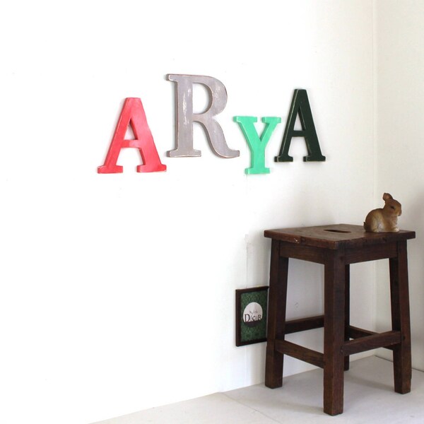 Prénom en bois géant ARYA  personnalisé rouge rosé, gris , menthe et vert patiné - mot géant - cadeau naissance