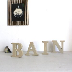 Palabra BAÑO para colocar en color topo claro patinado: boda, decoración - mylittledecor - letras decorativas - letra de madera