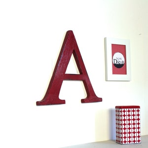 Gran letra A de madera roja desgastada para colgar - letra gigante - signo - carta personalizada - boda -mylittledecor - regalo de hombre