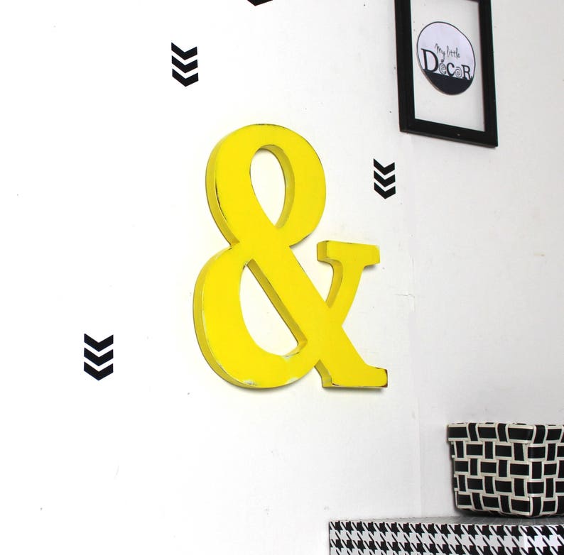 Patinated golden yellow ampersand to hang for a wall decoration, a wedding, a birthday _ mylittledecor image 1