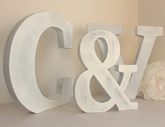 Letras gigantes de madera para boda blanca desgastada decoración