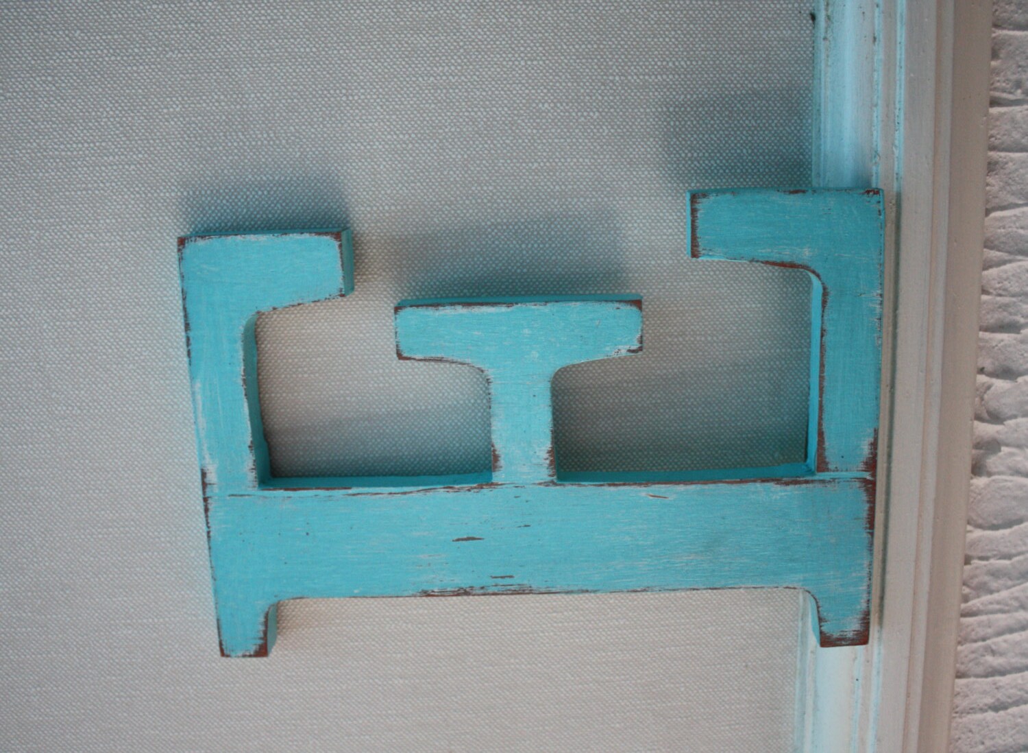 Lettre E en Bois Bleue Turquoise Patinée à Accrocher