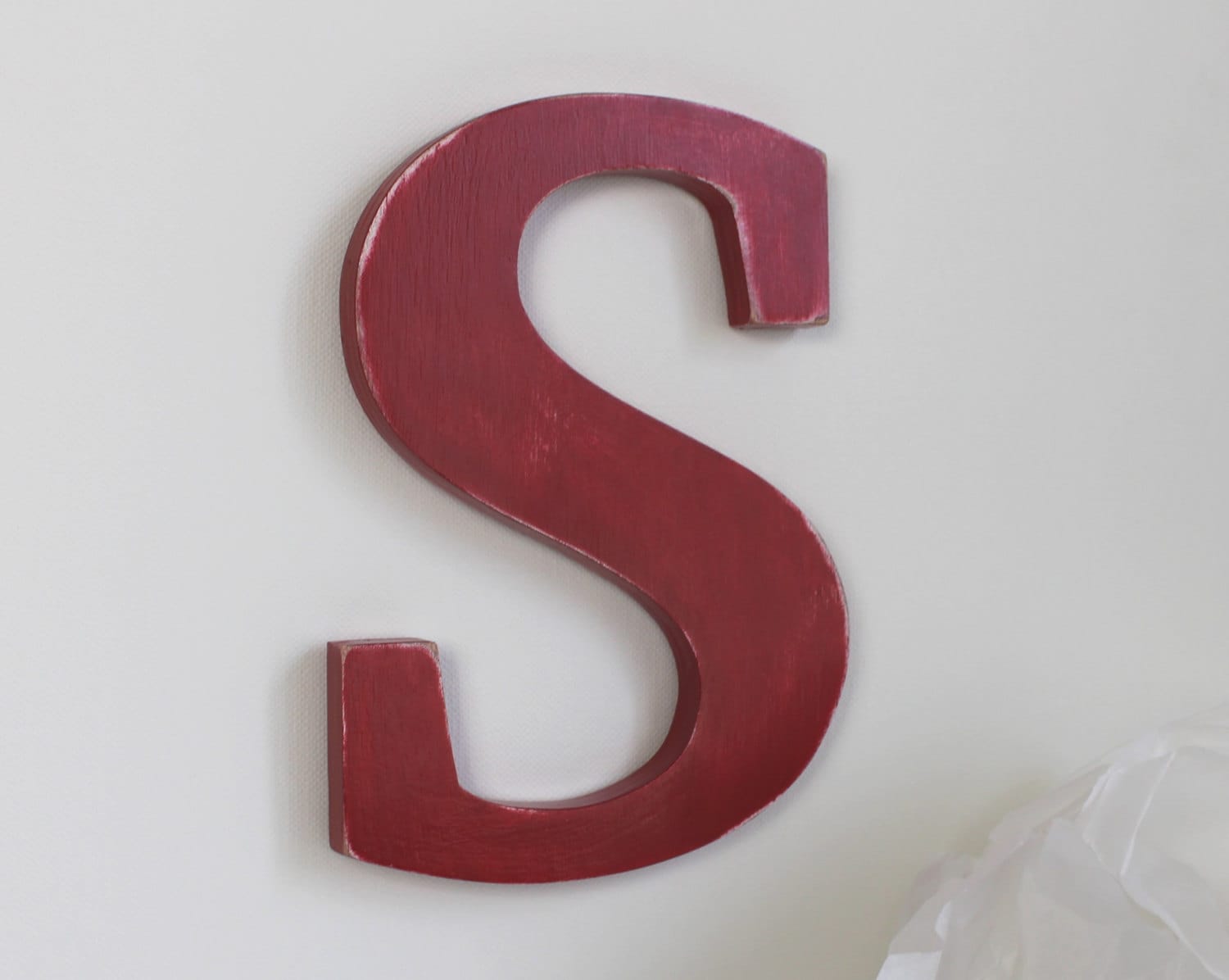 Lettre S en Bois Rouge Patinée à Accrocher