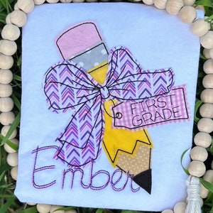 Zurück zu Schule Bleistift Bogen Shirt Stickerei Mädchen Monogramm Shirt Kreidetafel Apfel Kindergarten Vorschule erste Klasse