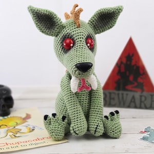 chupacabra, chupacabra crochet pattern, chupacabras, crochet pattern, tutorial, cryptid, mothman crochet pattern, crochet mothman