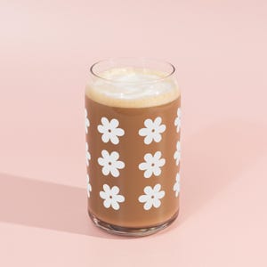 Glass Daisy Cup, Iced Coffee Cup, Glass Drink Cup, Beer Can Glasses, Sustainable Drink Cup, Bridesmaid Gift, Birthday Gift, Gift under 20 image 2