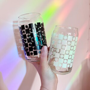 Checkered Daisy Glass Cup, Coffee Cup, Glass Drink Cup, Beer Can Glasses, Bridesmaid Gift, Birthday Gift, Gift under 20