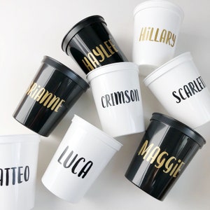Wiederverwendbare Kunststoff-Stadion-Tasse, Namenstasse, personalisierte Tasse, persönliches Geschenk, Brautparty, Valentinstag, Persönlicher Name Tasse