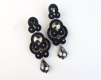 Orecchini pendenti barocchi soutache neri, orecchini con gocce di cristalli, orecchini eleganti feste, regalo per lei.