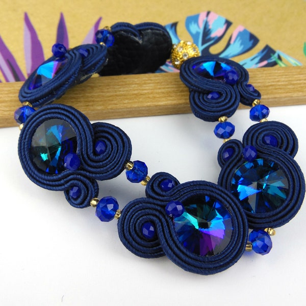 Bracciale blu in soutache con cristalli sfumati blu e viola, bracciale da sposa unconventional.