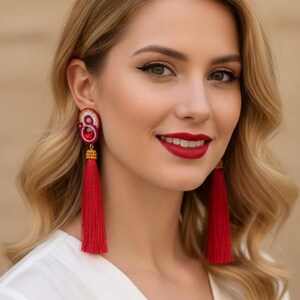 Orecchini soutache rossi con nappe in tinta e cristalli Swarovski, orecchini pendenti lunghi, regalo gioielli donna. image 2